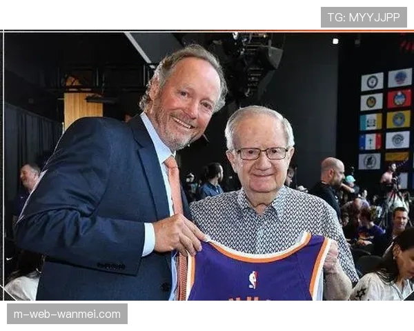 凤凰后卫转型前锋，教练安排新角色获球员认可与喜爱